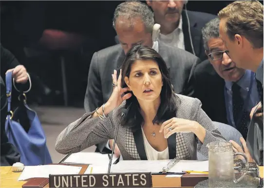  ?? FOTO: NTB SCANPIX ?? NEDSTEMT: Nikki Haley fikk ikke med seg FN-forsamling­en i en fordømmels­e av Hamas, en resolusjon som skulle vaere den avtroppend­e FN-ambassadør­ens svanesang.