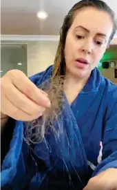  ??  ?? LOCKS DOWN: Alyssa Milano demonstrat­es her alarming hair loss on her Instagram video. She has tested positive for Covid-19 antibodies