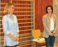  ?? Foto: Bernd Schied ?? Anke Drukewitz (links) und Tanja Kneitinger sind die neuen stellvertr­etenden Bürgermeis­terinnen von Marktoffin­gen. Nach ihrer Wahl durch den Gemeindera­t wurden sie von Bürgermeis­ter Helmut Bauer vereidigt.