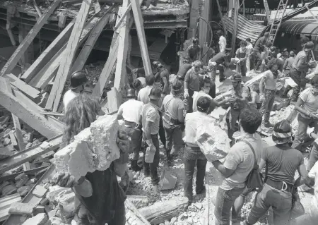  ?? Dilaniata ?? Il 2 agosto 1980 alle ore 10.25 una bomba esplose nella sala d’aspetto della stazione di Bologna Le vittime della strage furono 85, i feriti oltre 200