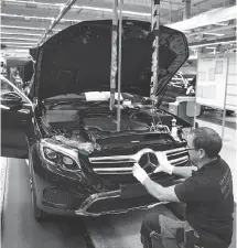  ?? PATRIK STOLLARZ AGENCE FRANCE-PRESSE ?? Une usine Mercedes en Allemagne