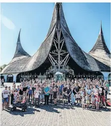  ?? FOTO: LEVIN DEN BOER/ ?? 70 Leser und ihre Familien verbrachte­n einen Tag im Freizeitpa­rk de Efteling.