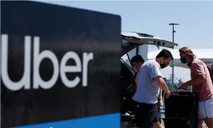  ??  ?? Travelers load their belongings into an Uber at the Los Angeles internatio­nal airport. Photograph: Caroline Brehman/EPA