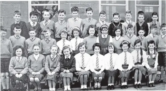  ??  ?? Ancrum Road School Primary 7 pupils in 1965. See left for more details.