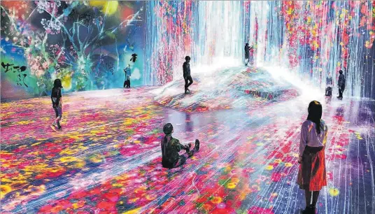  ??  ?? Instal·lació immersiva de l’estudi japonès teamLab.