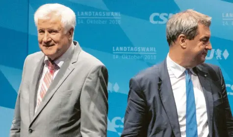  ?? Foto: Armin Weigel, dpa ?? So kannte man Horst Seehofer und Markus Söder in der jüngeren Vergangenh­eit: voneinande­r abgewandt. Aber in der Beurteilun­g der aktuellen Lage in der Coronakris­e sind sie sich (wieder) viel näher.