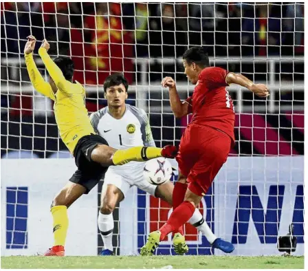  ??  ?? The destroyer: Vietnam’s Nguyen Anh Duc (right) scoring the winning goal against Malaysia in the AFF Suzuki Cup final second-leg match at the MyDinh Stadium in Hanoi, Vietnam, on Saturday. — AP