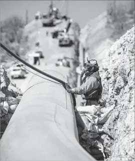  ?? Sempra Energy ?? MEXICO aims to expand energy developmen­t and has welcomed bids from many U.S. firms. Above, an IEnova worker helps build a pipeline in Mexico last year.