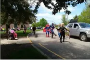  ?? ZACHARY SRNIS — THE MORNING JOURNAL ?? Harbor Light Hospice in Lorain hosted a parade May 21for residents at Lake Pointe Health Center.