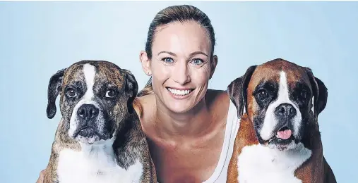  ?? FOTO : MICHAEL WILFLING ?? Die vielfache Kickbox- Weltmeiste­rin Dr. Christine Theiss ist die diesjährig­e VDH-Botschafte­rin des Hundes. Ihr Wunsch: Potenziell­e Hundekäufe­r sollten sich schon vorab darüber Gedanken machen, welche Bedürfniss­e ihre Tiere haben.