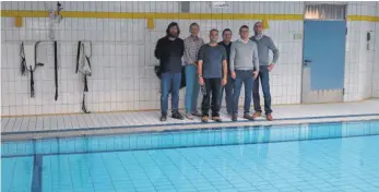  ?? FOTO: KBS ?? Bei der abschließe­nden Abnahme des Bewegungsb­ades konnte sich die Projektgru­ppe von der ausgezeich­neten Wasserqual­ität überzeugen.