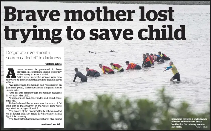  ?? Picture / NZME ?? Searchers covered a wide stretch of water at Haumoana Beach looking for the missing woman last night.