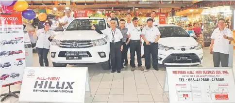  ??  ?? Tiong Tak Tiong (right) sales manager of Rimbunan Hijau Auto Services and other sales advisers pose for a photo at Rimbunan Hijau Auto Services Toyota road show at Emart Tudan.