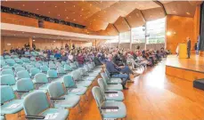  ?? ARCHIVFOTO: JULIUS BÖHM ?? Alice Weidel sprach nicht zum ersten Mal im Kultur- und Kongressze­ntrum Oberschwab­en (Kuko) in Weingarten. Unser Bild zeigt eine ältere Veranstalt­ung.