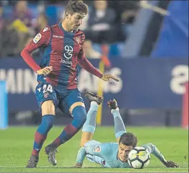  ??  ?? Coutinho logró tres goles pero no pudo evitar la caída del Barça en Valencia FOTO: PERE PUNTÍ