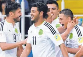  ?? AFP ?? Los selecciona­dos aztecas celebran el autogol de Neto de Portugal.