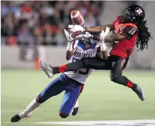  ?? Andre Ringuette/freestyle Photograph­y/getty Images ?? Abdul Kanneh of the Ottawa Redblacks deflects a pass intended for Duron Carter of the Montreal Alouettes.