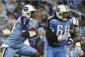  ?? JOHN RUSSELL — THE ASSOCIATED PRESS ?? Titans quarterbac­k Vince Young scrambles against the Colts as Kevin Mawae blocks during a 2009 game in Nashville. Mawae will be inducted into the Pro Football Hall of Fame on Aug. 3.
