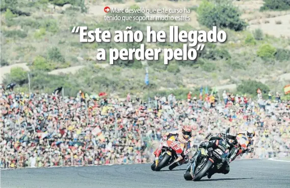  ?? FOTO: EFE ?? Marc Márquez tuvo que lidiar con el ímpetu de Johann Zarco durante la carrera celebrada ayer en Cheste, en la que logró el que es su sexto campeonato del mundo