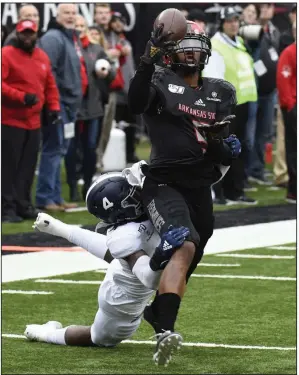  ?? (Arkansas Democrat Gazette file photo) ?? Arkansas State wide receiver Jonathan Adams Jr., shown here catching a touchdown pass last season, is entering his final season as a Red Wolf with the intention of leaving a mark on the program much like his father, Jonathan Adams Sr., did 20 years ago.