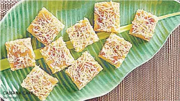  ??  ?? CASSAVA CAKE (yummy.ph)