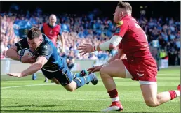  ??  ?? FLYING HIGH: Fergus McFadden crosses to score Leinster’s third try