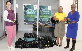  ?? ?? Limpopo Mall centre manager Carien de Beer, Mothiba Primary School principal Maphuti Marule and school department­al head Mantji Sefara present the shoes donated by Limpopo Mall.