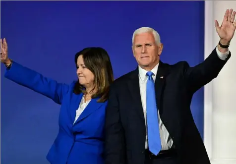  ?? Frederic J. Brown/AFP via Getty Images ?? Former vice president and GOP presidenti­al candidate Mike Pence and his wife, Karen. acknowledg­e the crowd at the Republican Jewish Coalition Annual Leadership Summmit in Las Vegas after announcing he was dropping out of the race Oct. 28.