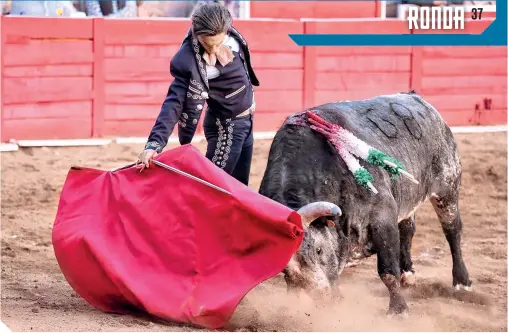  ??  ?? Diego Silveti realizó la faena más artística, ante el último toro que se lidió, pero.falló con la espada./