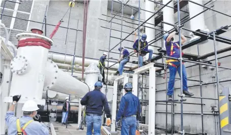  ??  ?? Central Yacyretá. Luego de los trabajos de adecuación Paraguay puede retirar el 100% de la energía. En 27 años arañó apenas el 7%.