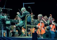  ?? (foto: Summer Festival) ?? Il 29 giugno 2019
Ennio Morricone durante l’ultimo concerto sotto gli spalti delle Mura di Lucca