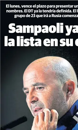  ??  ?? Sampaoli afina el lápiz. El entrenador de la seleccion argentina hablará durante la próxima seman ay anunciara a los 23 que irán al Mundial.