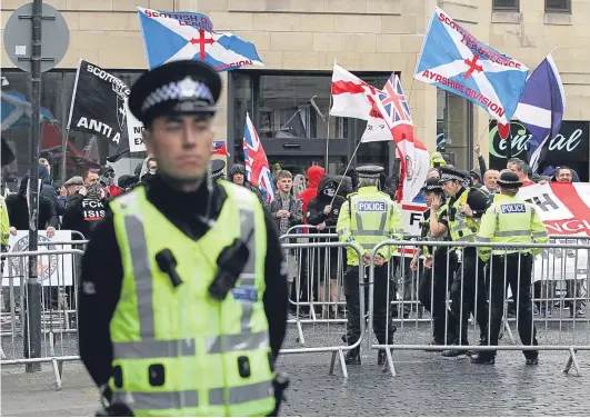  ?? Picture: Gareth Jennings. ?? Police hemmed in around 30 SDL members before eventually allowing them to proceed on their march.