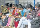  ?? HT FILE ?? ■
B Ed aspirants sitting outside an examinatio­n centre at Sindhi Vidyalaya Girls’ Inter College, Alambagh, in Lucknow.
