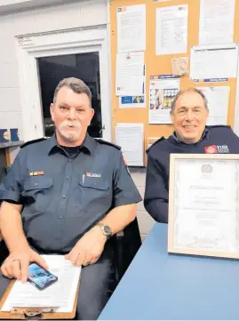  ?? ?? Paeka¯ ka¯ riki fire chief Paul Furfie and ex-fire chief Ash Richardson.