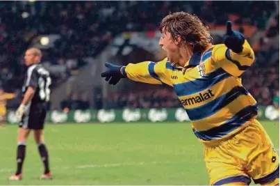  ?? (GABRIEL BOUYS/AFP PHOTO) ?? Hernan Crespo, juste après avoir marqué le premier but de la finale de la Coupe UEFA contre Marseille, le 12 mai 1999 à Moscou.