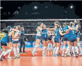  ?? FEVA ?? Locura. Las chicas argentinas celebraron a pura emoción.