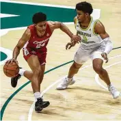  ?? Mike Carlson / Associated Press ?? UH guard Quentin Grimes, left, led the Cougars with 29 points, 19 of which came in the second half.