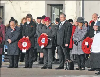  ??  ?? Father Simon MacKenzie conducts the service at Lochgilphe­ad war memor