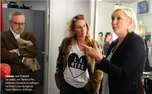  ??  ?? Coulisses. Gaël Tchakaloff (au centre), avec Marine Le Pen, invitée de « Dimanche en politique » sur France 3, dans les loges de France Télévision­s, le 19 mars.