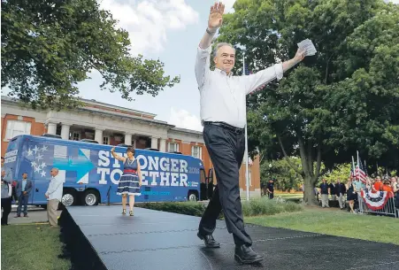  ?? Reuters ?? Tim Kaine und Gattin Anne Holton im Wahlkampf.