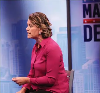  ?? MARk GARfiNkEL / pOOL pHOTOS ?? AIRING DIFFERENCE­S: Mayoral candidates Annissa Essaibi-George and, below, Michelle Wu debate Tuesday night at the NBC 10 Boston studios.