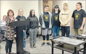  ?? Lynn Kutter/Enterprise-Leader ?? Donna Mitchell, Prairie Grove High School teacher, left, introduces members of the junior high Quiz Bowl team to the school board during its Feb. 21 meeting. Members at the meeting: Rylee Lane, Delaney Ake, Jackson McCratic, Andrew Moore, Elijah Sugg and Dominique Fitts. Not pictured are GT coordinato­r Melanie Nations, Logan Cain, Kaleb Bronson, Eber Barraza and Gus Andrews. The team came in third place in district, qualified for state in DeQueen and then finished in fourth place at state. Team member Logan Cain received All-State recognitio­n.