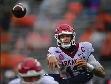  ?? (University of Arkansas/Walt Beazley) ?? Arkansas quarterbac­k Feleipe Franks passed for 318 yards and four touchdowns in wet and windy conditions Saturday against Auburn. His 150.44 pass efficiency rating for the season ranks 23rd in the nation.