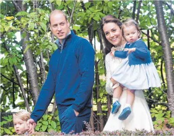  ?? FOTO: DPA ?? Prinz William und Herzogin Kate mit den Kindern Prinz George und Prinzessin Charlotte bei ihrem Besuch in Kanada im vergangene­n Jahr.