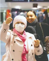  ?? CHRISTINNE MUSCHI / REUTERS ?? Travellers at Montreal-Trudeau Internatio­nal Airport
express joy at being able to return to Canada.