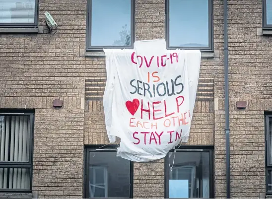  ??  ?? STAY SAFE: A banner in Hilltown, Dundee, encouragin­g people to stay in their homes amid the Covid crisis. Picture by Mhairi Edwards.