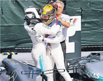 ?? FOTO: RTR ?? Freude über den ersten Doppelsieg 2017: Sieger Lewis Hamilton (re.) umarmt seinen Teamkolleg­en Valtteri Bottas.