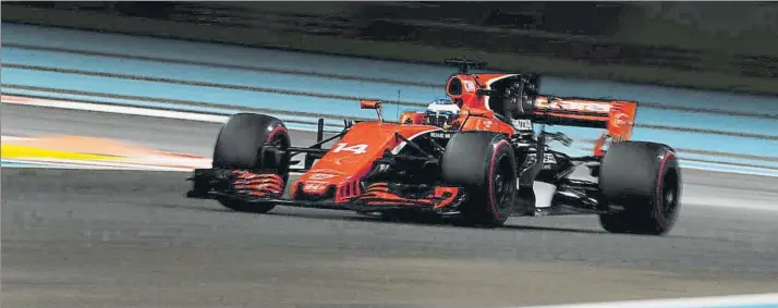  ?? FOTO: GETTY ?? Fernando Alonso debe pasar página después del GP de Abu Dhabi, olvidando los tres complicado­s años que ha vivido con el motor Honda y pensando ya en el propulsor Renault, con el que quiere volver a optar a ganar carreras