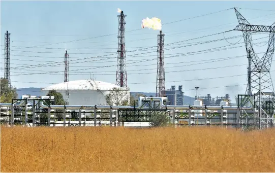  ?? FOTOS/JOSÉ ALMANZA/EL SOL DE SALAMANCA ?? Pemex no ha informado los procesos que lleva a cabo en su refinería de Salamanca.